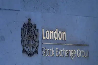 Image for Banks drag FTSE 100 down; airline shares lower on travel restrictions