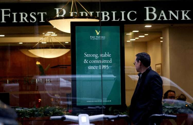 First Republic Bank branch in Midtown Manhattan during urgent rescue talks - Global Banking & Finance Review