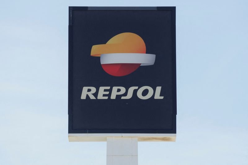 Image for Spain's Repsol plans bigger dividend and lower investment this year