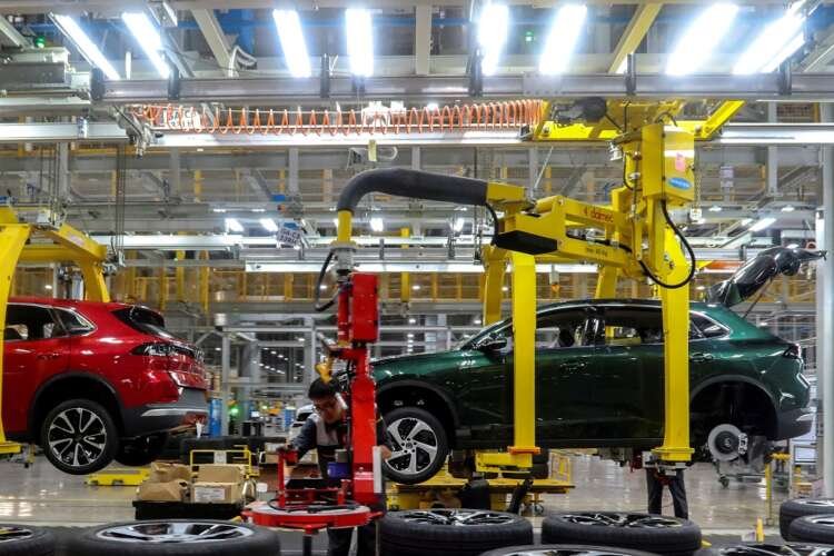 Employee working at the VinFast electric vehicle factory in Vietnam - Global Banking & Finance Review