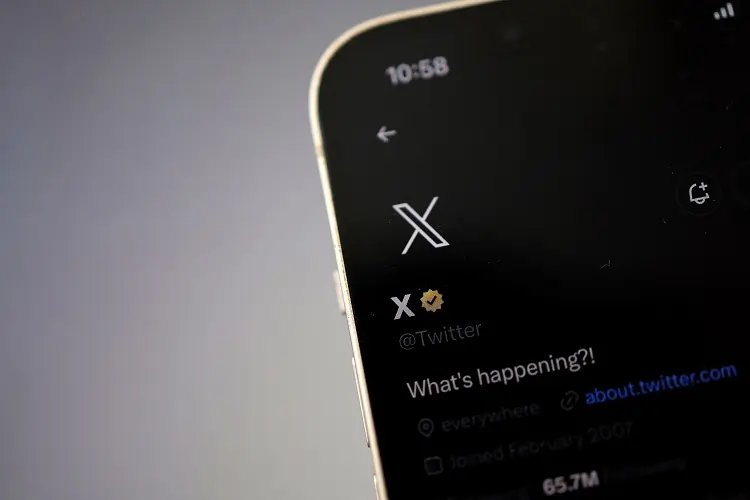 Image for Social media platform X back up after brief outage, Downdetector shows