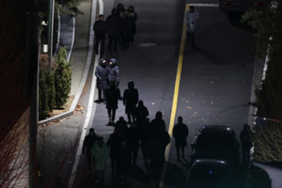 Authorities attempt to arrest President Yoon at his residence amid protests - Global Banking & Finance Review