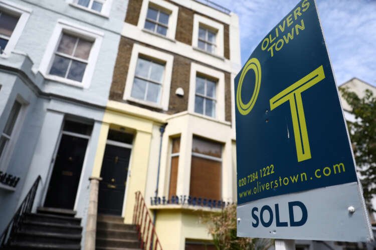 UK house prices rise by most since 2014 – Halifax