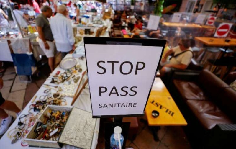 Image for French vaccination centres vandalised as health pass is introduced