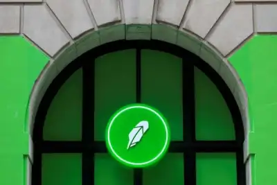 Image for Online brokerage Robinhood jumps 29% to surge past offer price