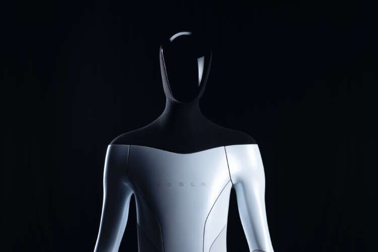 Image for Musk says Tesla likely to launch humanoid robot prototype next year