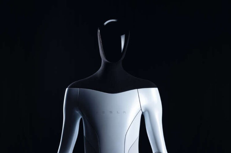 Image for Musk says Tesla likely to launch humanoid robot prototype next year