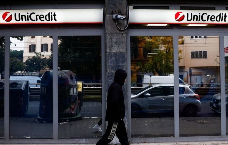 Image for Net profit at Italy's top banks rose 8% to 24 billion euros last year
