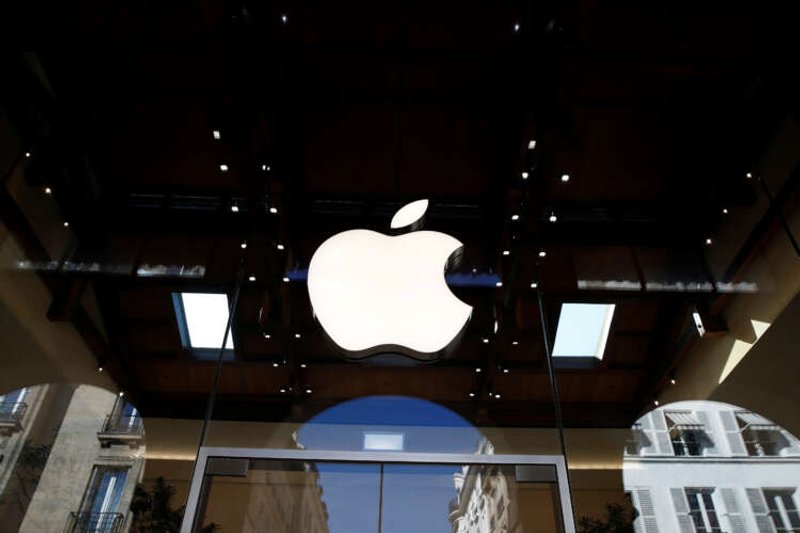 Image for Apple makes history as first $3 trillion company amid tech stock surge