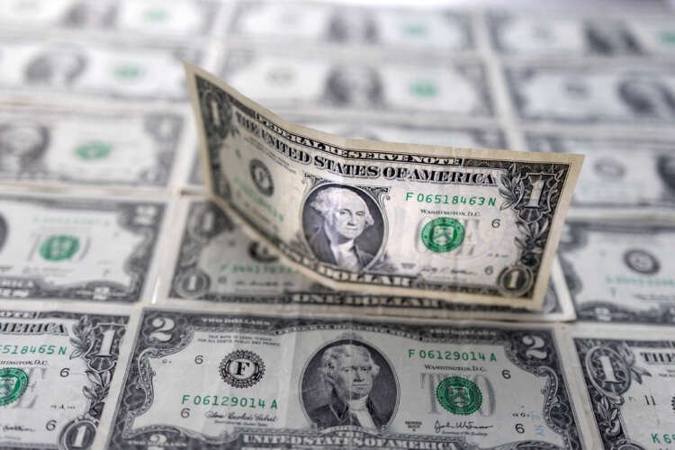 Image for Dollar hits one-month high against yen as traders bet on Fed rate hike