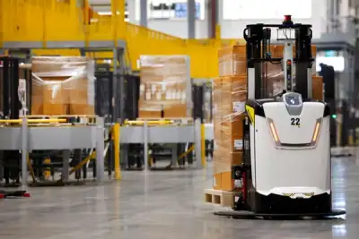 Image for Analysis-Retailers turn to robots in cost inflation fight