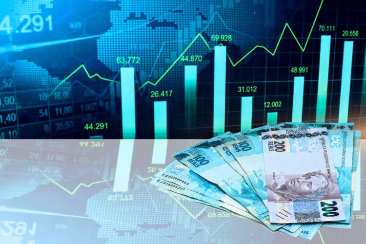 Brazilian currency notes representing the rise of digital payment methods in Latin America - Global Banking & Finance Review