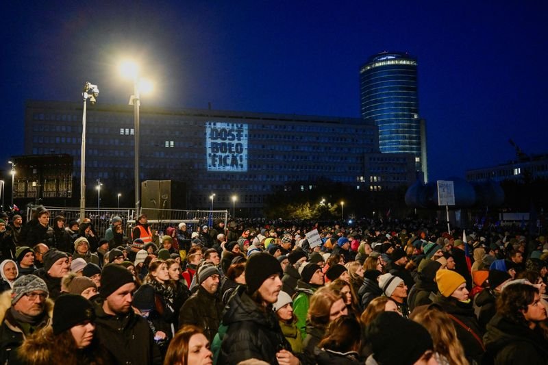 Image for Slovaks keep up protests against Fico and mark anniversary of journalist's murder