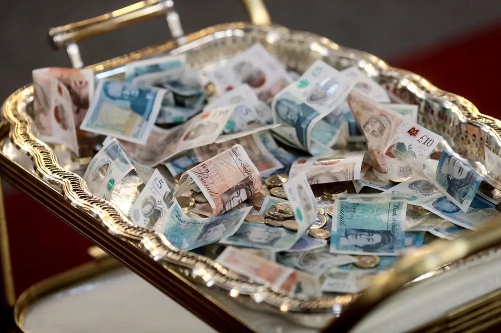 Graph depicting the fluctuation of sterling against the dollar and euro - Global Banking & Finance Review