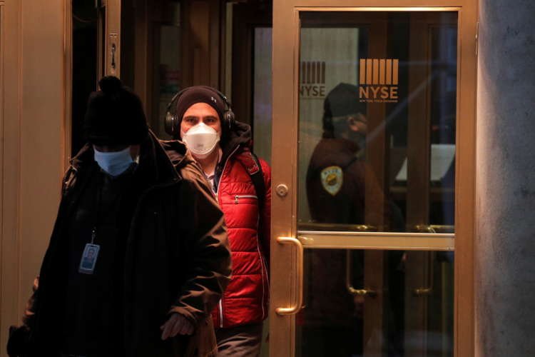 Image for Wall Street slides on tech sell-off, other world stocks flat