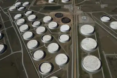 Image for Oil prices steady, on track for weekly gain