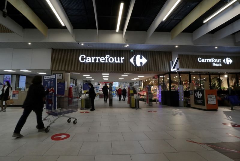 Image for Carrefour shares fall as retailer's 2025 outlook disappoints