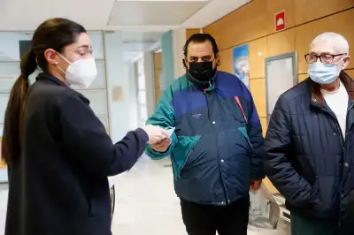 Image for Spanish regions reintroduce mask wearing in medical centres amid flu spike