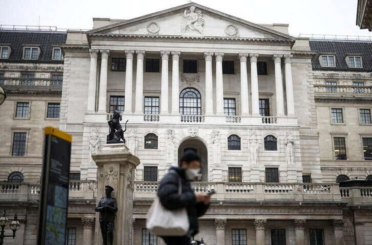 Bank of England building in London, reflecting economic concerns on interest rates - Global Banking & Finance Review