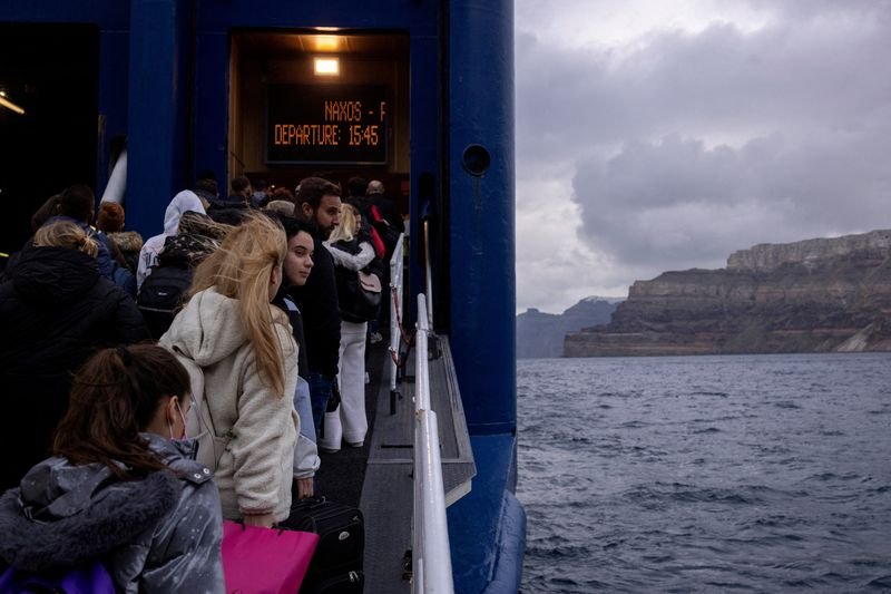 Emergency responders on Santorini after earthquakes - Global Banking & Finance Review