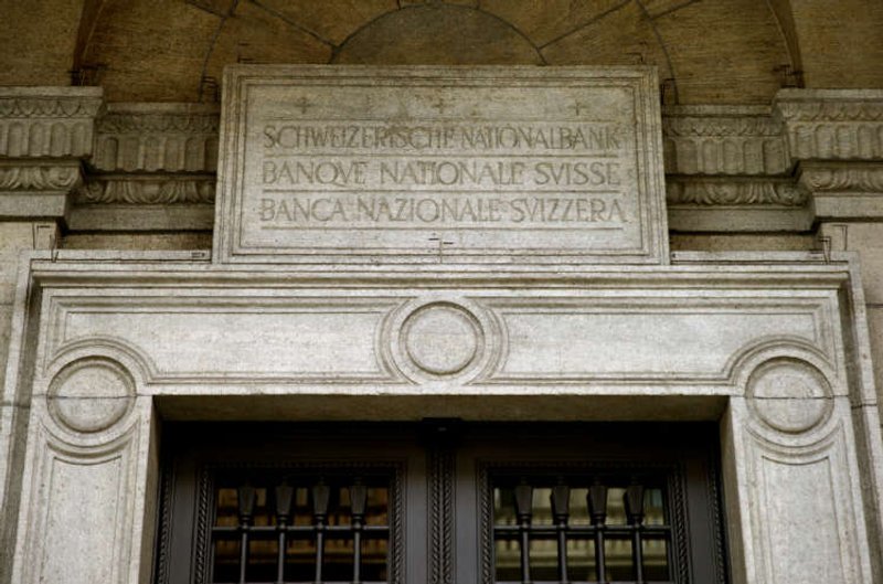 Image for Swiss companies are not hoarding cash, central bank says