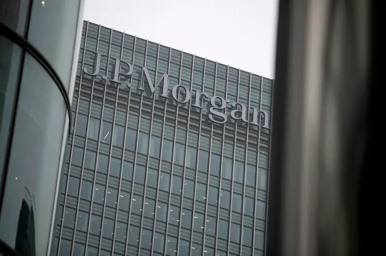 Image for Exclusive-JPMorgan weighs London HQ options as it outgrows Canary Wharf tower, sources say