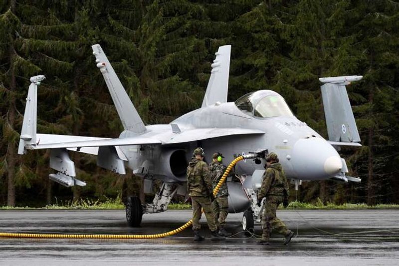 Image for Finland closes highway for fighter jet drill for first time in decades