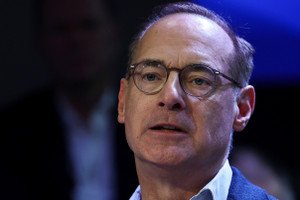 Allianz CEO Oliver Bate discusses financial regulations at the World Economic Forum - Global Banking & Finance Review