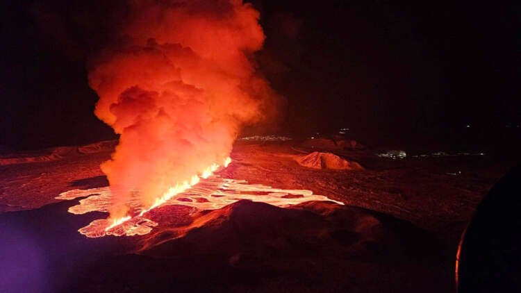 Image for Iceland volcano erupts again, molten rocks spew from fissures