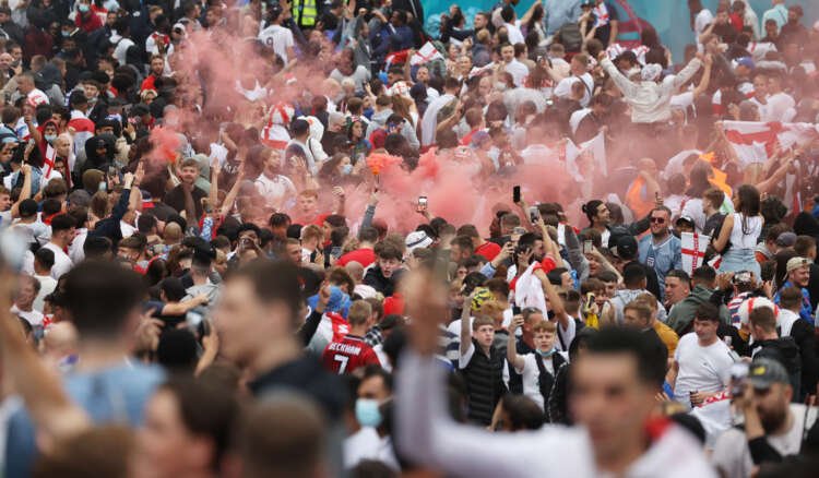 Euro 2020 – Final – Fans gather for Italy v England