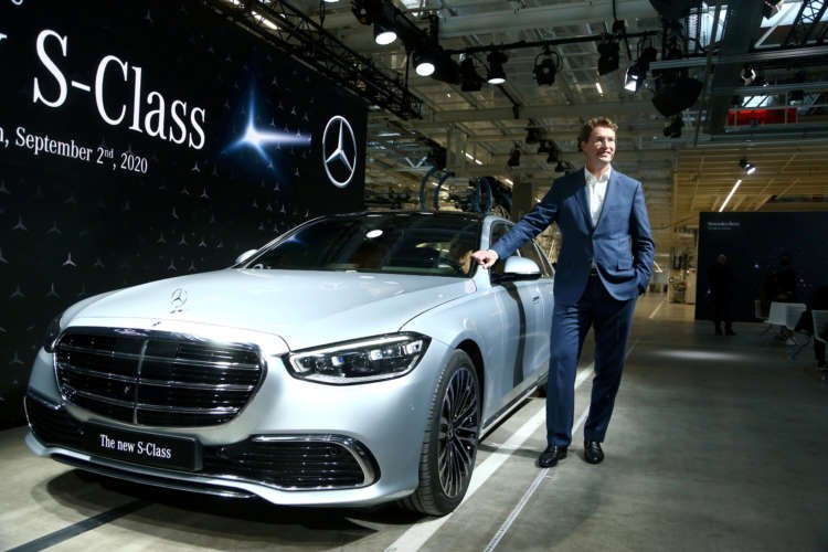 Mercedes-Benz vehicle with software recall details related to Daimler's 1.29 million units - Global Banking & Finance Review