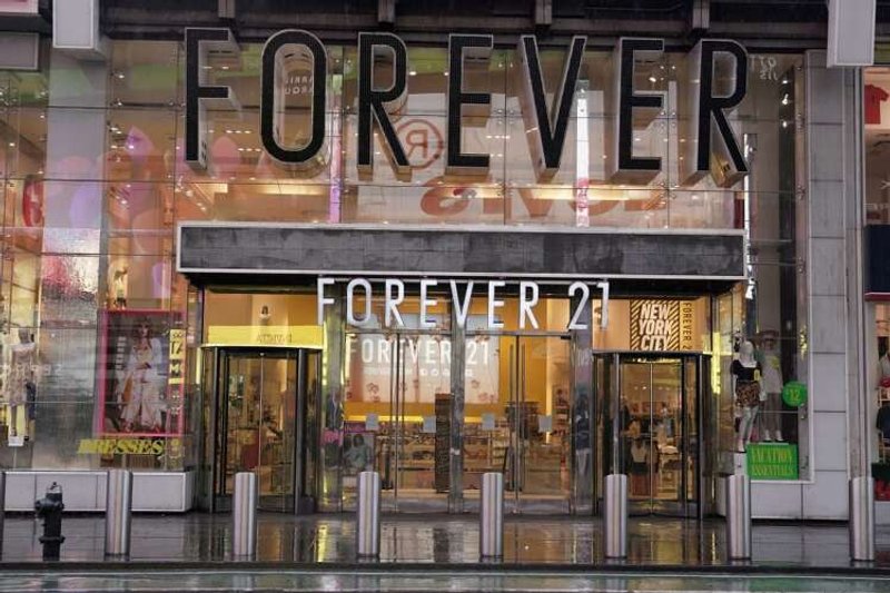 Image for Forever 21 takes third crack at China with new bricks and mortar store