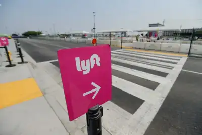 Image for Lyft projects strong fourth-quarter bookings on robust commuter demand, shares jump