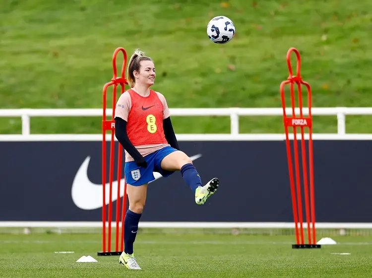 England striker Lauren Hemp undergoing knee surgery - Global Banking & Finance Review
