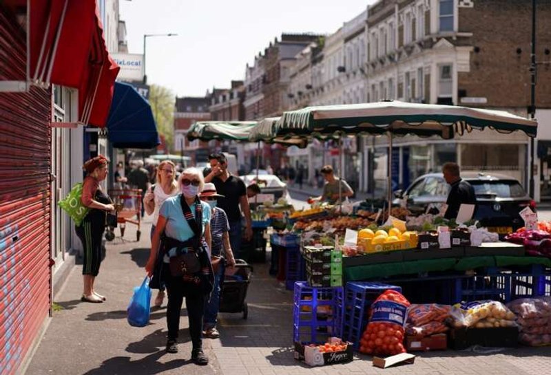 Image for OECD says UK economy to flat-line in 2023, urges more support