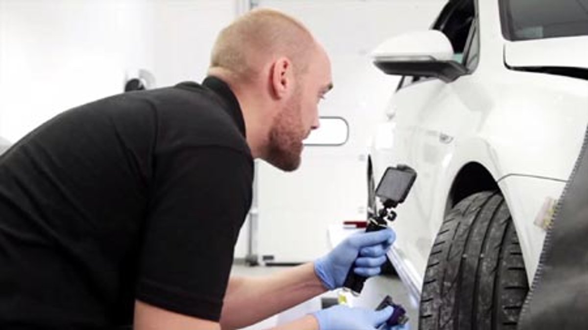 Workshop scene showing video technology in the automotive industry - Global Banking & Finance Review