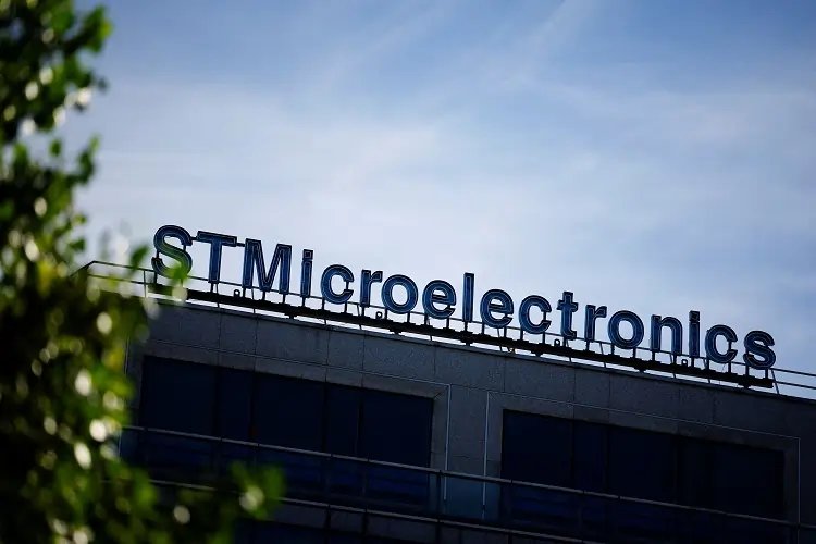STMicroelectronics announces delay in long-term financial targets to 2030 - Global Banking & Finance Review