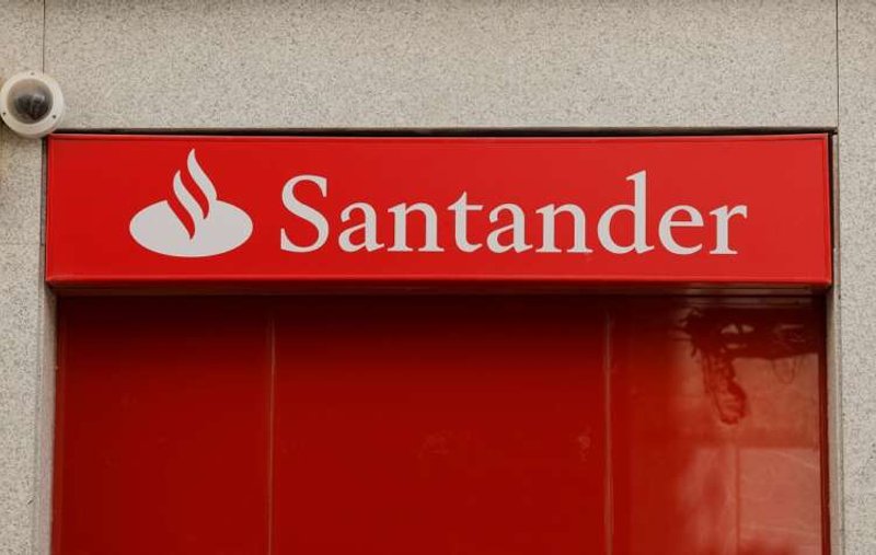 Image for Santander to block UK transfers to crypto exchanges in 2023