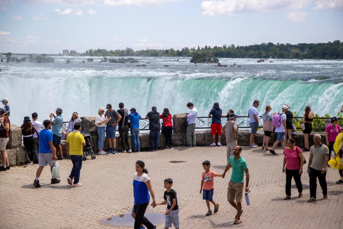 Spectacular view of a solar eclipse over Niagara Falls, attracting travelers - Global Banking & Finance Review