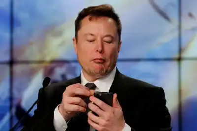 Image for Australian tech billionaire takes on Elon Musk’s ‘return to office’ directive