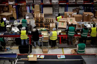 Image for Euro zone business activity shrank again in Dec, pointing to recession -PMI