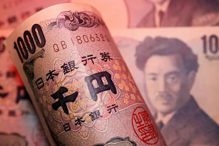 Yen currency notes illustrating the market's volatility and BOJ intervention - Global Banking & Finance Review