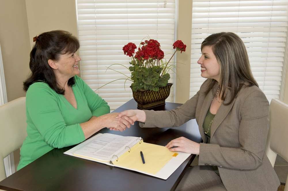 Student examining financial aid options for college funding - Global Banking & Finance Review