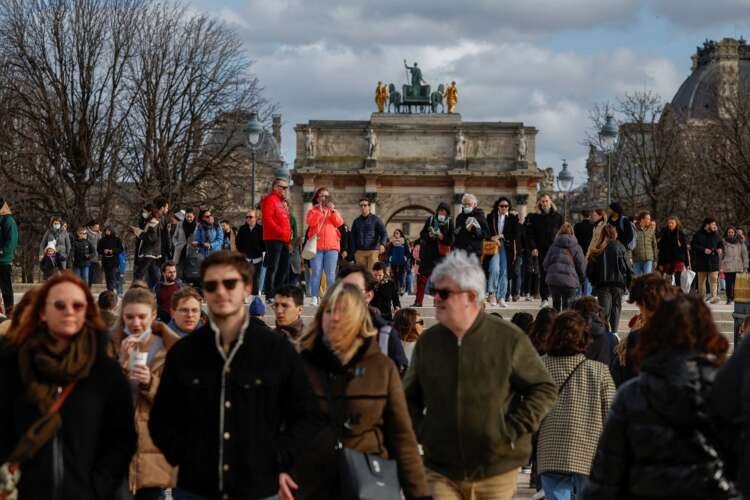 Image for France to give civil servants 3.5% pay hike to tackle inflation