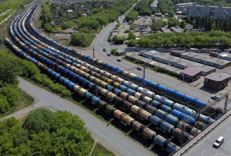 Aerial view of oil tank cars and freight wagons amidst Russia's oil sanctions - Global Banking & Finance Review