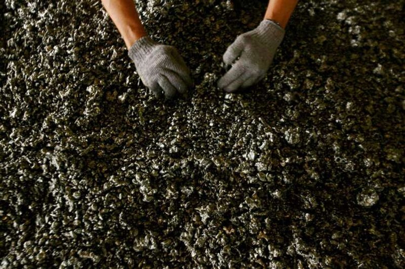 Image for CME explores nickel contract after LME trade chaos -sources