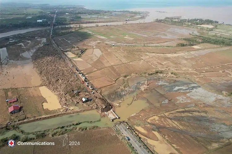 Image for Philippines urges residents to flee as super typhoon Man-Yi strengthens on approach