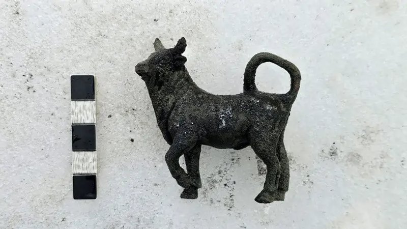 Image for Bronze statues, coins and ancient eggs found in Tuscan thermal baths