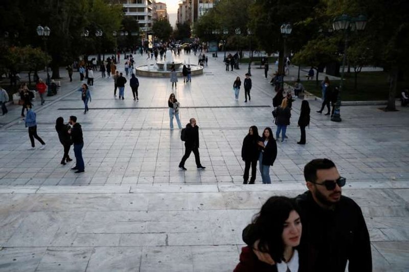 Image for Greece to raise minimum wage from May 1 to boost low incomes- PM