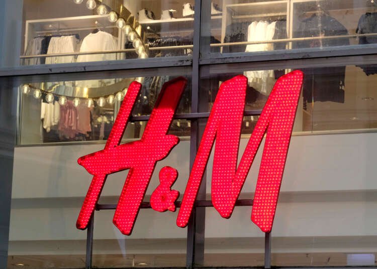 H&M shopworkers in Spain protesting for better wages and conditions - Global Banking & Finance Review